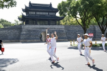 笑臉與熱情刷屏！這名火炬手是景興人！